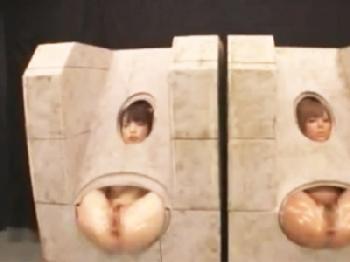 超高級地下クラブでスペルマ便器凌辱ショー開催→顔と穴だけ出してるきれいなお姉さんに腸内射精！痴女中出しアナルのエロ動画