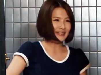 向かいに住んでる奥様のオナニーを覗き見→部屋に突撃して婦女暴行巨乳人妻顔射レイプのエロ動画