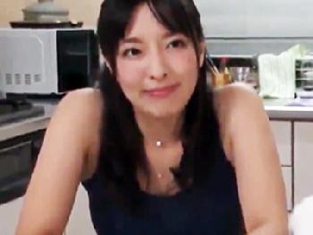 夫に嘘をついて浮気相手と温泉旅館でパコりまくる最低な妻巨乳人妻ハメ撮りのエロ動画