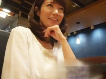 「中‥あったかい‥」おっとり清潔感あふれる美人マダムをナンパ寝取られ中出し成功巨乳お姉さん人妻ハメ撮りのエロ動画