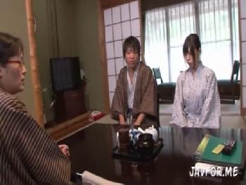 思春期の若い兄弟はHに興味津々なので温泉で禁断の近親相姦してしまった美少女妹痴女フェラ手コキのエロ動画