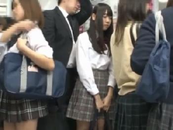 女子校生に痴漢したら逆に積極的！？男子トイレにまで誘われて逆凌辱痴女のエロ動画