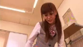 エロい身体がたまらないOLを2本のペニスでイジメて3Pファック巨乳お姉さんのエロ動画