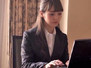 スタイル抜群の美人OLがホテルの一室で上司と禁断パコWお姉さん痴女のエロ動画