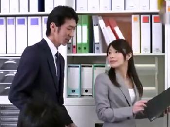 『あぁん…凄い大きい』大人しそうな若奥様は言われるがまま上司の陰茎を受け入れちゃう淫乱お姉さん人妻OL中出しのエロ動画