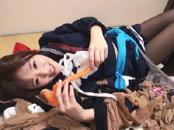 淫乱巨大オッパイ制服娘といろんなパンスト使って絶頂プレイ！巨乳痴女ハメ撮り浜崎真緒のエロ動画