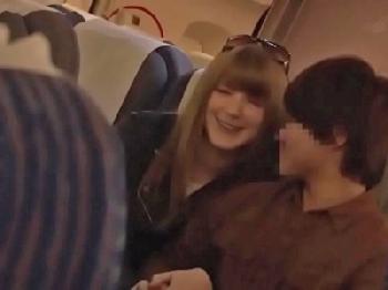 彼氏と楽しい旅行中に肉付きの良い尻の女性が声も出せずにサイレントレイプされる巨乳中出しのエロ動画