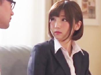 美人すぎる嫁の友人をソファに押し倒して欲望のまま腰を振り妊娠ピストン婦女暴行美少女OLレイプのエロ動画