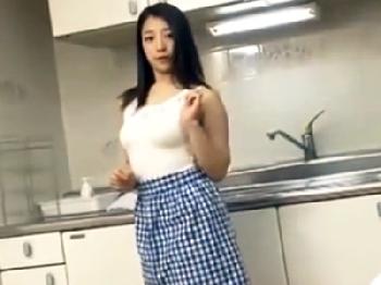 隣人の美人マダムに惚れてしまったので精子便器にして陵辱三昧巨乳人妻イラマチオレイプのエロ動画