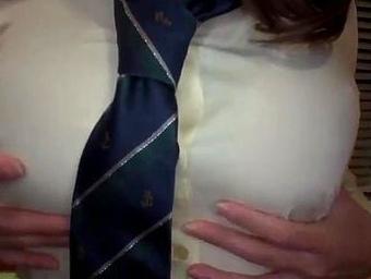 「そこ気持ちいいよぉっ…」欲求不満な身体を激しくまさぐられてあまりの快感に身悶えまくりW美少女痴女のエロ動画