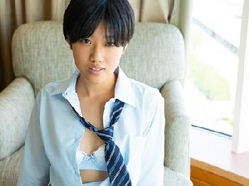 『初体験がオッサンでファックにはまっちゃったんです』ガチ垢抜けてない女子校生の円光素人美少女コスプレ顔射のエロ動画