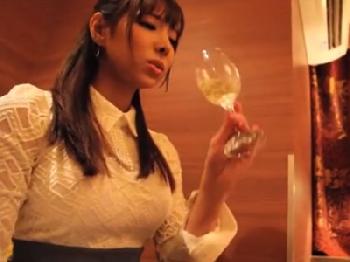 高飛車そうなきれいなお姉さんと2人きりで楽しむガチハメ撮り巨乳のエロ動画