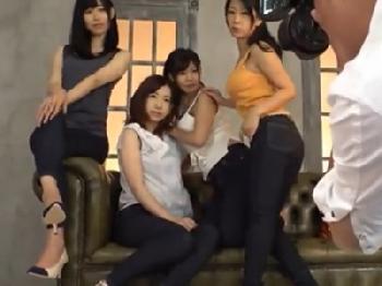撮影会のはずが足コキおっぱじめる売女ヤリマン妻集団痴女人妻M男のエロ動画