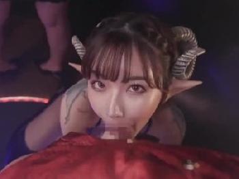 男の精液をむさぼるサキュバスは実在した！馬なりになって中出しするまで腰振り！美少女お姉さんコスプレ深田えいみのエロ動画