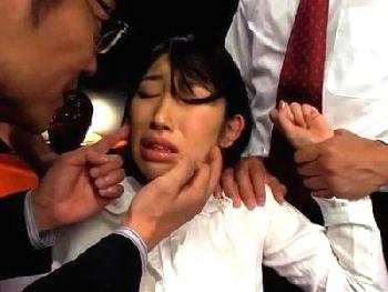 ガチな閲覧注意！そこまでしなくても…と男でも悲鳴上げそうな超ハードレイプ映像お姉さんイラマチオのエロ動画
