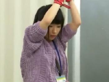 メンヘラ顔の黒髪娘が腕を拘束されて身動きできない状態でハメられ強引に絶頂絶頂美少女お姉さん中出しレイプのエロ動画