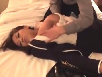 酩酊して意識のないオフィスレディをホテルに連れ込み無慈悲レイプ！巨乳お姉さんOLのエロ動画