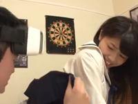 見られているとも知らずVRで一人エッチに没頭中の兄と妹が近親パコ女子校生美少女近親相姦のエロ動画