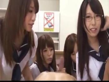 性欲望旺盛な痴女女子校生4人と放課後逆ハーレム乱交ファックでハメ比べW巨乳美少女めがね手コキ初美沙希栗林里莉有村千佳小滝みい...
