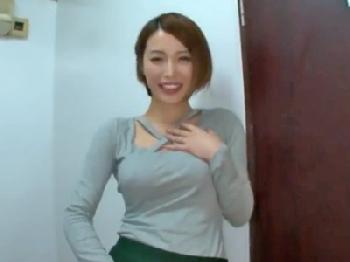 禁欲生活で性的欲求の抑えきれなくなった巨大バスト痴女が素人童貞喰い巨乳のエロ動画