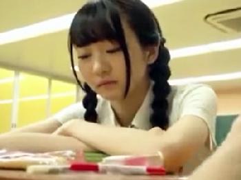 ラクロス部員の美形少女女子校生が放課後の教室でクラスメイトと濃密パコ美少女ロリのエロ動画