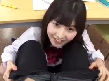 彼女持ちなクラスメイトを誘惑し中出しセックス誘発する痴女女子校生！美少女露出のエロ動画