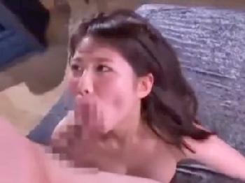 目隠しされて知らない間に他の男に中出しされる奥様を隠し撮り素人人妻フェラ盗撮のエロ動画