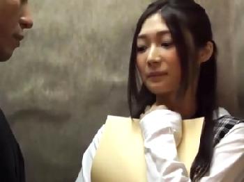 ガチ美人なオフィスレディさんがイケメン同僚に迫られオフィスで猛烈ファック！巨乳OLフェラのエロ動画