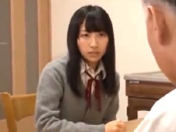 『赤ちゃん出来ちゃう！』嫁の連れ子の女子校生姉妹とパコ三昧なハゲ親父美少女痴女中出し近親相姦のエロ動画