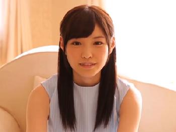 清潔感あふれるアイドル級美形少女の橋本ありなが勃起肉棒を優しくご奉仕美少女お姉さん顔射のエロ動画