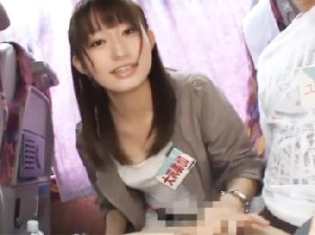 バコバスツアーで超かわいい人気女優たちが移動のバスの中からフェラチオ抜きしまくり！美少女お姉さんロリのエロ動画