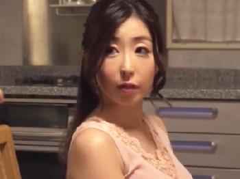 交尾レスが続き禁欲状態の欲求不満な兄貴の嫁を何度も絶頂させて濃密種付け巨乳人妻パイパン中出し近親相姦のエロ動画