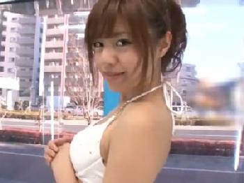 巨大オッパイが凄すぎる女将さんが密着サービスしてくれる身も心も癒される最高の宿巨乳お姉さんHitomiのエロ動画