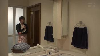 夫の部下に婦女暴行されて中出しされちゃう美形奥様！人妻レイプのエロ動画