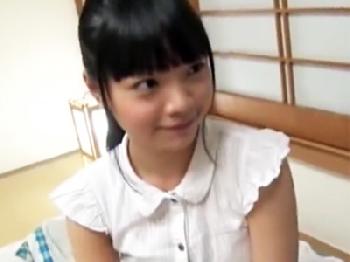 まだ毛も生えてない孫のパイパンマンコを使って性欲処理するクソ爺さん美少女ロリ近親相姦のエロ動画