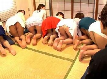 『どのお尻がいいかなぁ？♡』女だらけの町内会議に参加したボクが淫乱マダムたちと大乱交！巨乳痴女人妻熟女のエロ動画