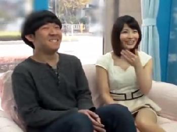 美人お姉さんが笑顔で童貞君応援！自らのマ○コで卒業させてあげる中出しのエロ動画