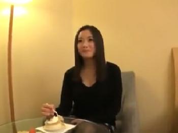 タイトミニスの英語教師が黒パンストパンチラで痴女って男子生徒と放課後ファック女教師のエロ動画