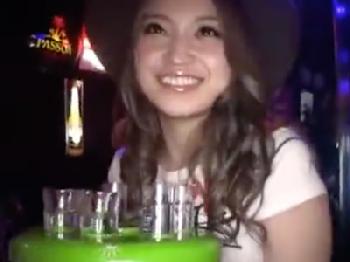 『ここでいいじゃん･』パリピ巨乳ギャルがクラブ内で中出し淫行！痴女のエロ動画