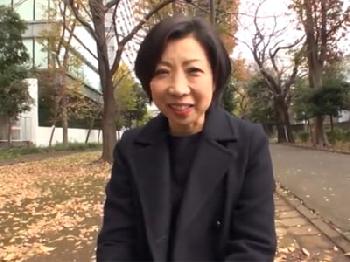 欲求不満で自分から応募してきた淫乱中年女妻に遠慮なく生中出し素人人妻熟女のエロ動画