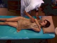 「せっ先生‥？W」媚薬オイル塗り込まれた奥さんはマッサージ師の強引な責めに中出し許可W巨乳素人お姉さん人妻のエロ動画