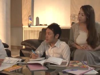 始めては友人のお母ちゃん！それが目的で何度も遊びに行って念願のお泊り！巨乳人妻里中結衣のエロ動画