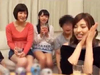 女子大卒業者は一度は経験した事があるヤリサー乱交巨乳お姉さんのエロ動画