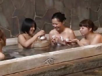 「我慢しないで…」温泉旅行であったイケメンに心も身体も捧げる奥さん巨乳痴女人妻のエロ動画