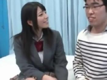 上原亜衣ちゃんがキモDTくんを優しく中出し筆おろし巨乳お姉さん童貞のエロ動画