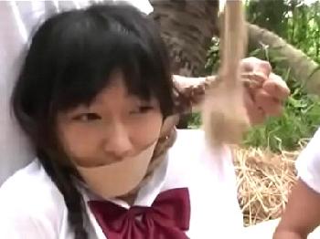 こいつは無慈悲！土木作業員たちのパワー男性器で何度もオナホ扱いを受ける幼顔女子校生ロリイラマチオレイプ乱交のエロ動画