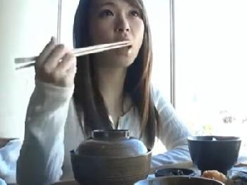 マダムに飯を奢ってナンパ→即中出し姦淫パコ素人人妻のエロ動画