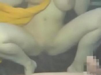 男女混浴にいた巨大乳娘に勃起イチモツを押し付けなし崩しファック巨乳お姉さんパイパンのエロ動画