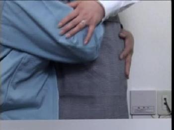 会社の資金を横領した奥さんオフィスレディを身体で返済させる社長素人人妻ハメ撮りのエロ動画