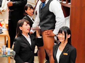 スーツ姿の女性従業員の精液精液ごっくんサービスがある紳士服店お姉さんOLフェラのエロ動画